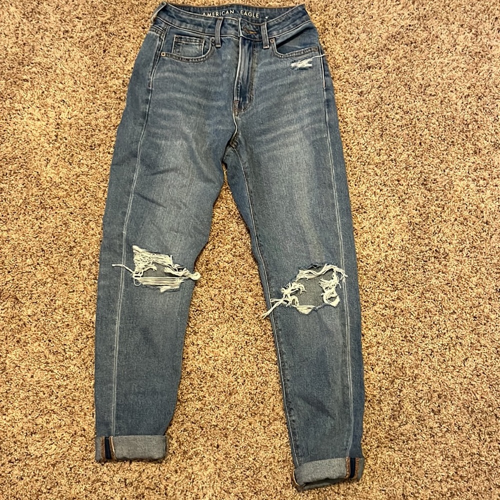 AMERICAN EAGLE Mom Jeans